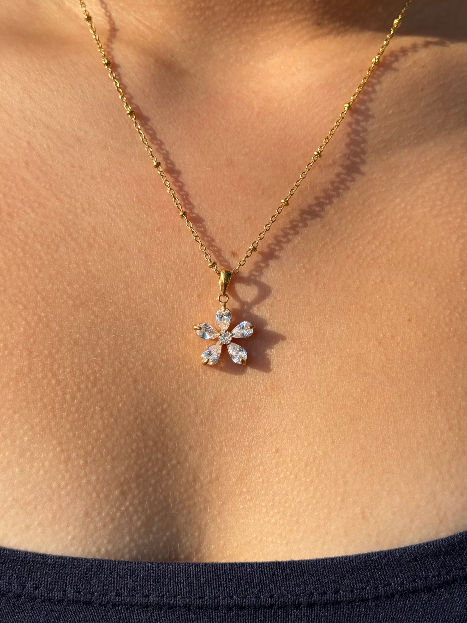 Flor Necklace